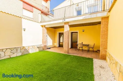 Chalet de Aranda - Elegante Casa para 7 con jardín privado, AC y WiFi - Image 1