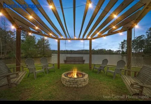 Serenity pointe lake house - Image 1