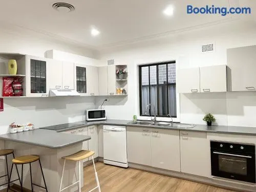 House on Hamilton-No Party/Event - Image 1