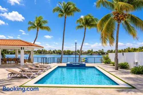 Lake House Oasis heated pool and amazing views! - Image 1
