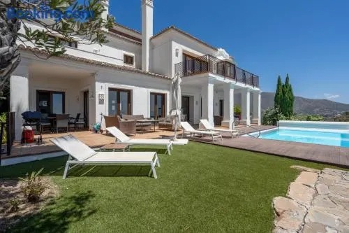 Luxury Modern 5BR Villa - Infinity pool & Panoramic sea views - Image 1