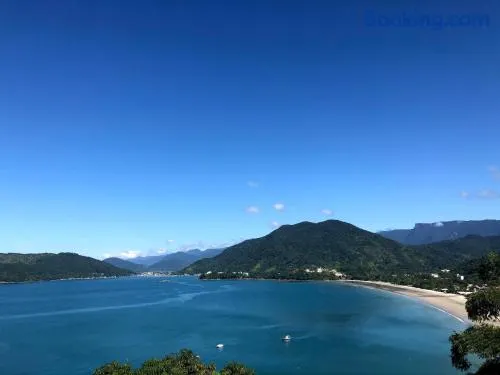 Mansão na costa com vista para o mar - Image 1
