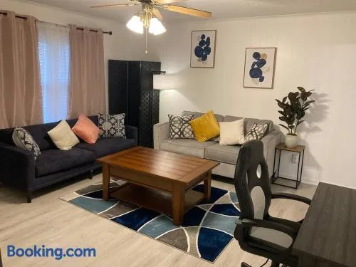Comfortable and quiet apartment minutes from downtown in Thomasville! - Image 1