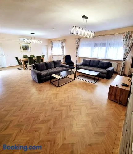OVER RIVER near FRANKFURT-130 QM-4 ROOMS- 6 BEDS-PARKING-AIR CONDITIONER - Image 1