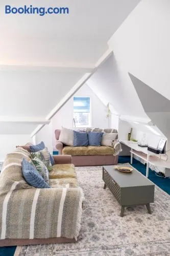 Boho Flat, Sleeps 8, Near Beach Ideal For Groups - Image 1