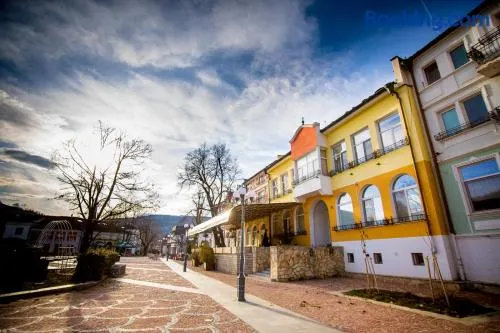 Old City Square Apartment - Image 1