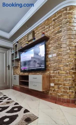 Comfy 3 Bedrooms Apartment in Cairo 96 - Image 1