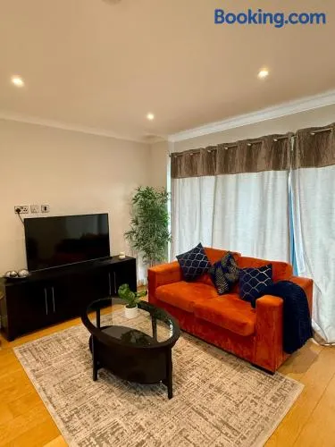 Charming Ensuite Retreat in a Premier Location - Image 1