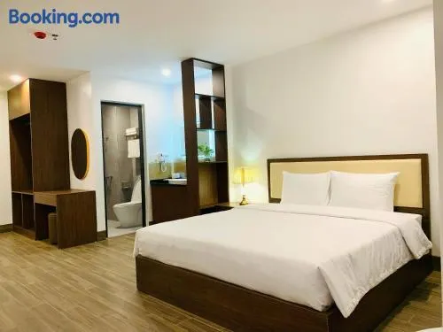 Fiorus Airport Hotel - Image 1