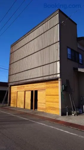 白神山地の麓でヤギのいるゲストハウス　あわじ商店 - Image 1
