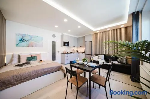 Prague Days - Studio near Vyšehrad with Smart TV and 250Mbs WiFi in Nusle - Image 1