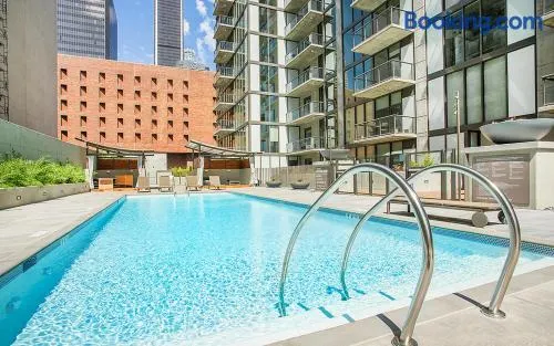 3 Bed 2 Bath Contemporary High Rise DTLA Living - Image 1