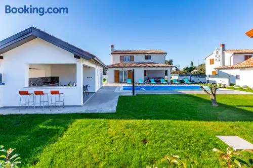 Villa Alba Rossa near Pula for 6 people with private 50 m2 pool only 1 km from the beach - Image 1