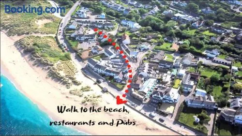 Tideaway - walk to beach - Image 1