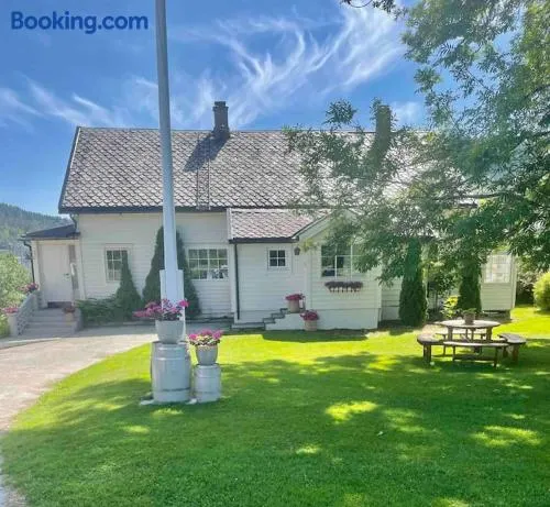 Nakkentunet - familievennlig hus på gårdstun. - Image 1