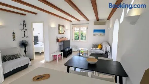 Appartement de vacances adapté aux familles avec piscine, terrasse et jardin | À côté de la plage | Parfait pour le travail à distance - Image 1