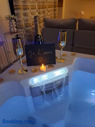 Gîte romantique bohème avec jacuzzi privé - Le gîte d'Agathe - Image 1