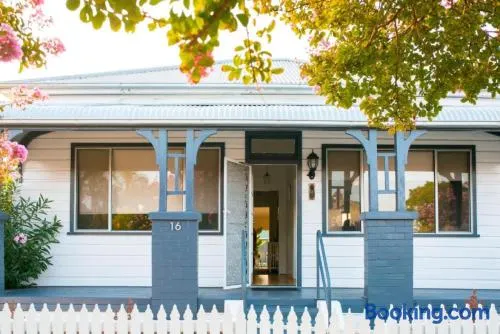 The Sweet Grapevine Cottage - Image 1