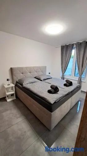 Moderný 3 izbový dom so záhradou a terasou blízko Bratislavy - Image 1