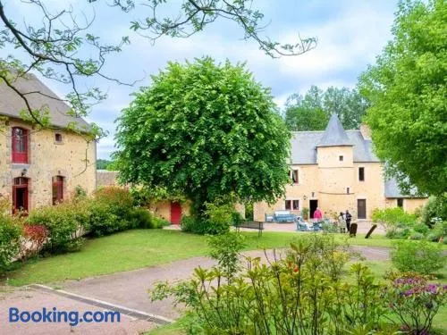 Charme et authenticité : gîte pour 4 pers. en bord de rivière avec jardin enchanteur en Sarthe - FR-1-410-236 - Image 1
