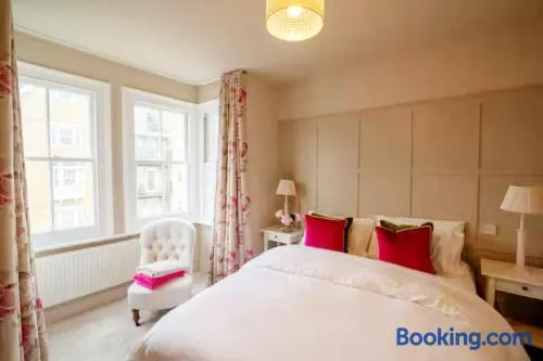 3 bed Victorian terrace 10mins walk from Colchester city centre - Image 1