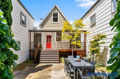 Hobart Heritage Home - Close to CBD & Airport - Image 1