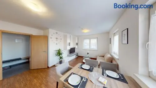 CROWN LIVING Design Apartment Dornbirn - zentral Gelegen, WLAN, kostenlosem Parkplatz und Self Check-in, ideal für Geschäftsreisende und Feriengäste - Image 1