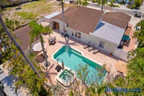 Water's Edge: Dog Friendly, Canal Front, Dock & Pool & Spa - Image 1