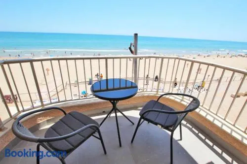 Apartamento Primera Línea Playa Centro de Guardamar - Image 1