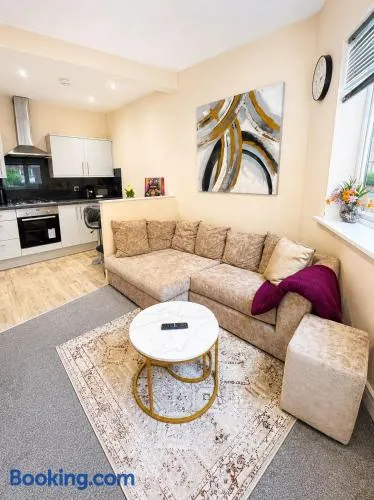 SwankyApartmentNearM5withParking - Image 1