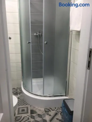 Apartman Saris - Image 1