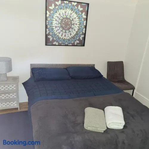 Cozy apartment in Burton town centre - Image 1