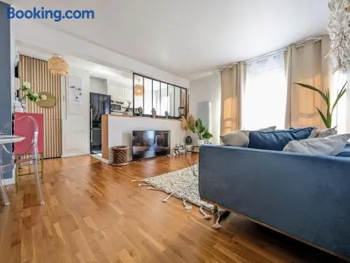 Chic and comfortable aparts with parking - Image 1