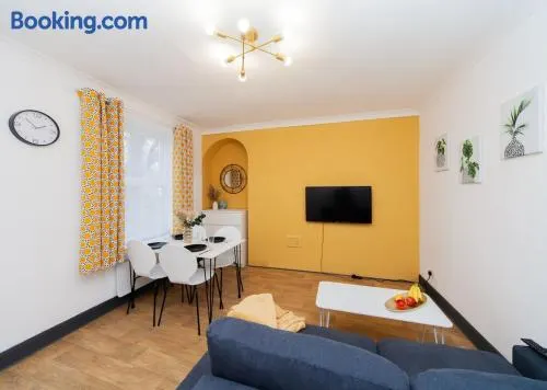 Newly renovated, bright and stylish flat - Image 1