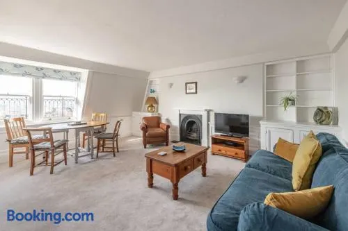 Rooftop Retreat - 2 Double Beds w/ Stunning Views - Image 1