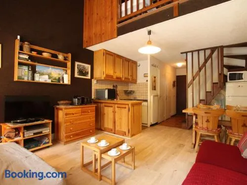 Appartement 6 pers. à Serre-Chevalier - Mezzanine, Parking & Proche Pistes! - FR-1-330E-75 - Image 1