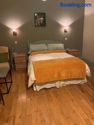 Iniscealtra Mini Bedsit Studio - Image 1