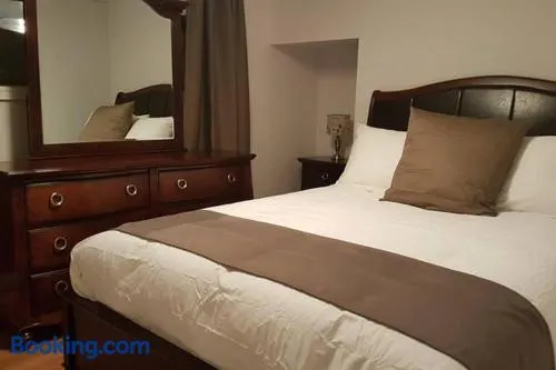1-Bedroom Apartment Sweet #7 by Amazing Property Rentals - Image 1