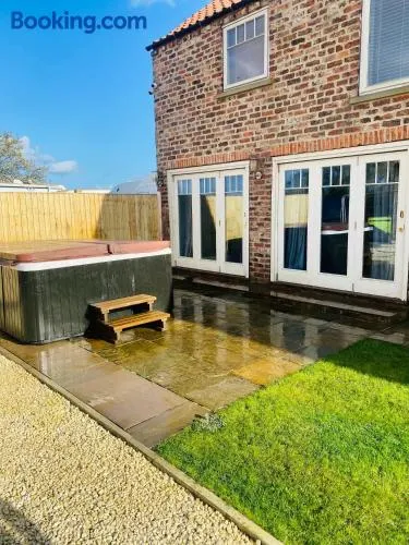 Barn near York with hot tub - Perfect for Groups and Families - Image 1