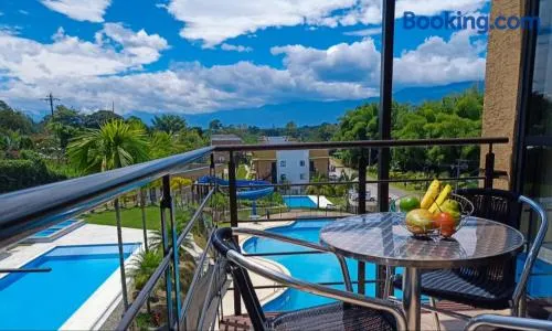 Apartamento Eje Cafetero - hermosa vista a piscinas - Image 1
