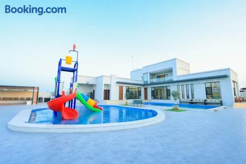 Al Tharaa Chalet استراحة الثراء - Image 1