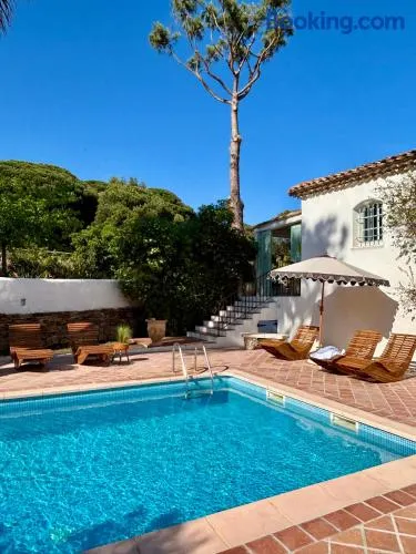 Luxury family villa with large pool, garden & outdoor dining near beach, Domaine l'Oiseau Bleu in Sainte-Maxime - Image 1