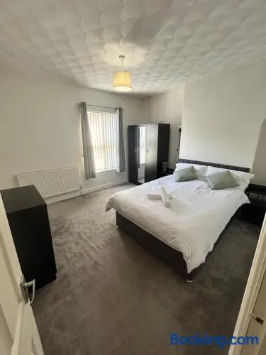 Charming, cosy 2 bed home in St Helens - Image 1