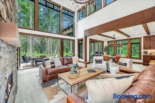 Par 6 Lodge - Image 1
