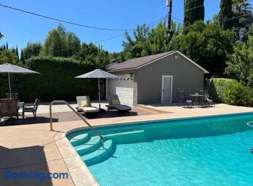 Northridge 3BR 2BA Home with Pool on a Tree-Lined street, Close to CSUN - Image 1