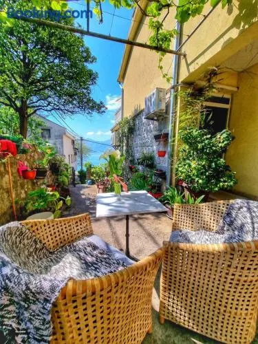 Apartment on the shore of the bay of Kotor with free Wi-Fi - Image 1