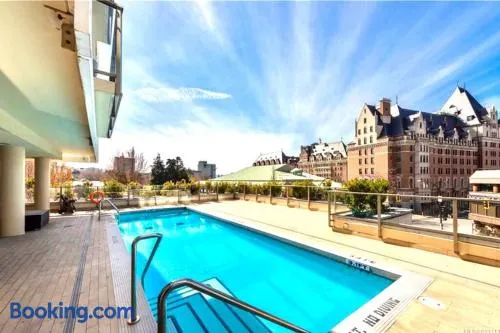 Waterfalls Hotel in Downtown With Stunning Views! - Image 1