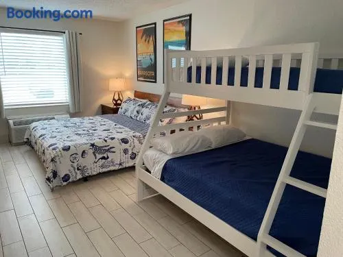 Heated Pool, Bunk Beds, King Bed, Huge TV, Marina, Tiki Bar - Image 1