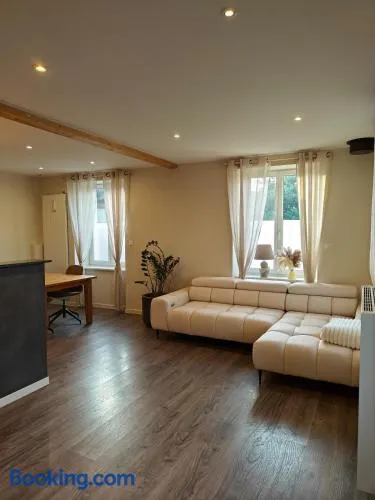 Maison familiale avec extérieur - Image 1