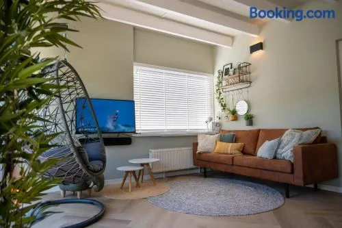 Charmant bungalow adapté aux familles avec terrasse, jardin et barbecue | Vue jardin | Proche de la plage | Idéal pour le télétravail | Avec animaux acceptés - Image 1